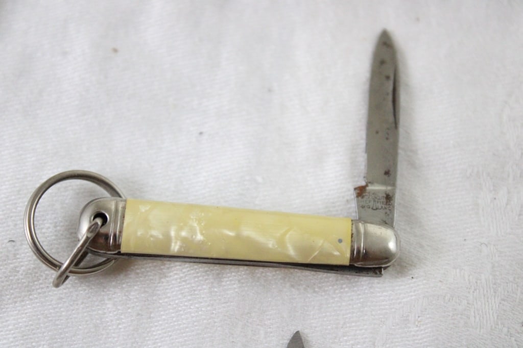 8 Assorted Pocket Knives - 6