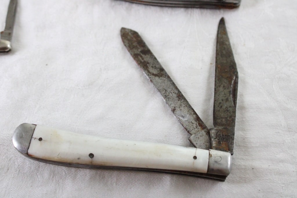 8 Assorted Pocket Knives - 8