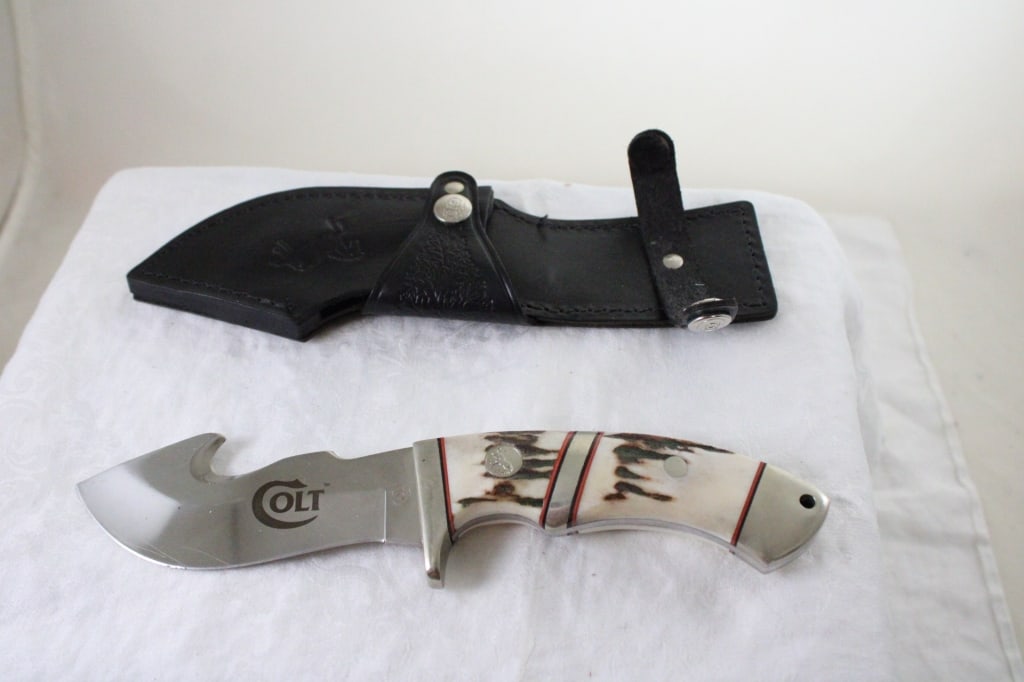 Fixed Blade COLT Gut Hook Knife in Sheath: Fixed Blade COLT Gut Hook Knife in Sheath - Lot Size 12" x 4" x 3". 2 Lbs. All information and photos are intended to be as accurate as possible, but errors are possible. No item may be