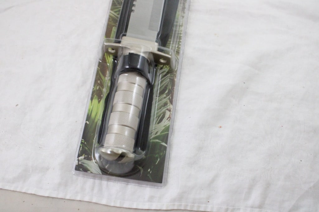 8" Fixed Blade Survival Hunting Knife in Sheath - 4