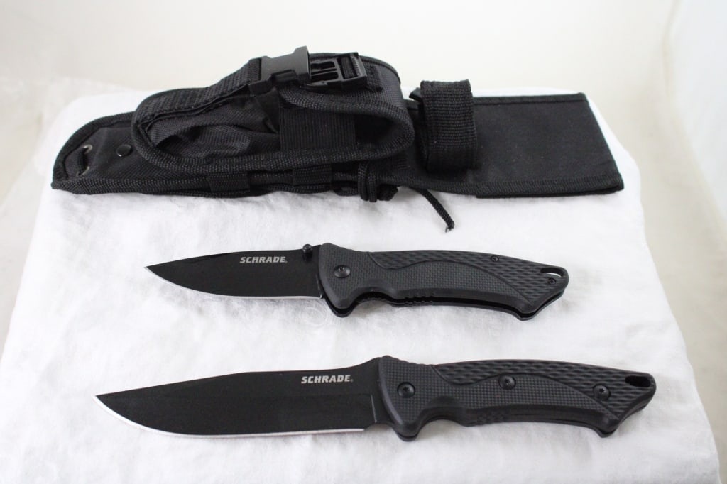 Schrade Fixed & Folding Lock Blade Knife Combo Set: Schrade Fixed & Folding Lock Blade Knife Combo Set - New in Sheath. Lot Size 12" x 4" x 3". 2 Lbs. All information and photos are intended to be as accurate as possible, but errors are possible.
