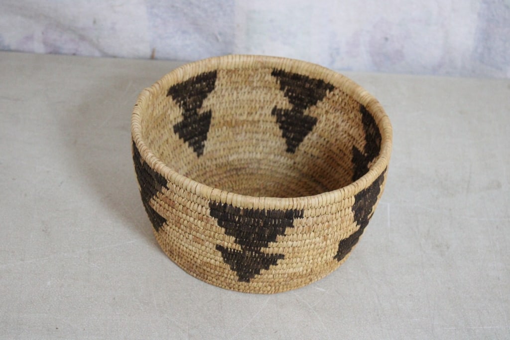 Ca.1900 Southwest Native American Mission Basket (1 of 7)