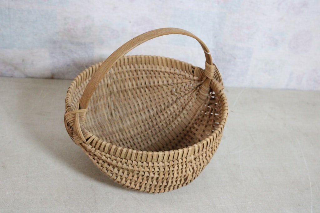 Vintage Wicker Buttocks God's Eye Pattern Basket (1 of 7)