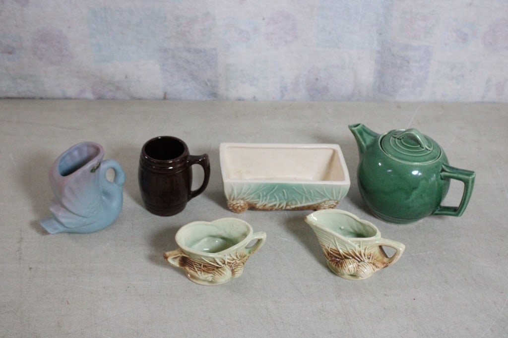 McCoy & Rosemeade Pottery (1 of 20)
