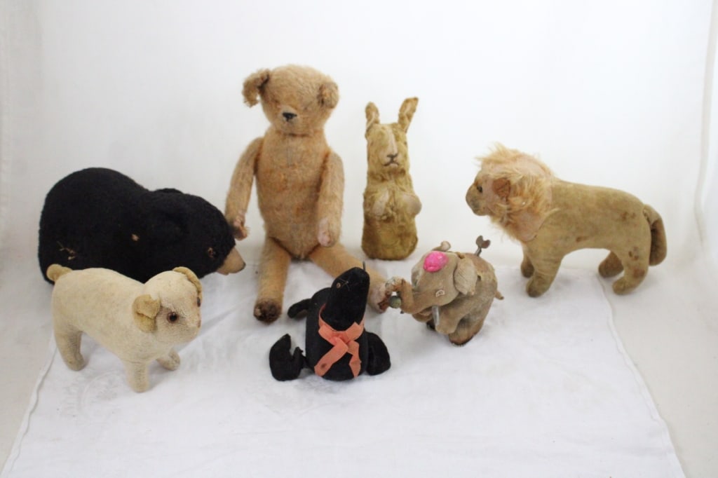 Antique Straw Stuffed Wind Up and Other Animals (1 of 20)