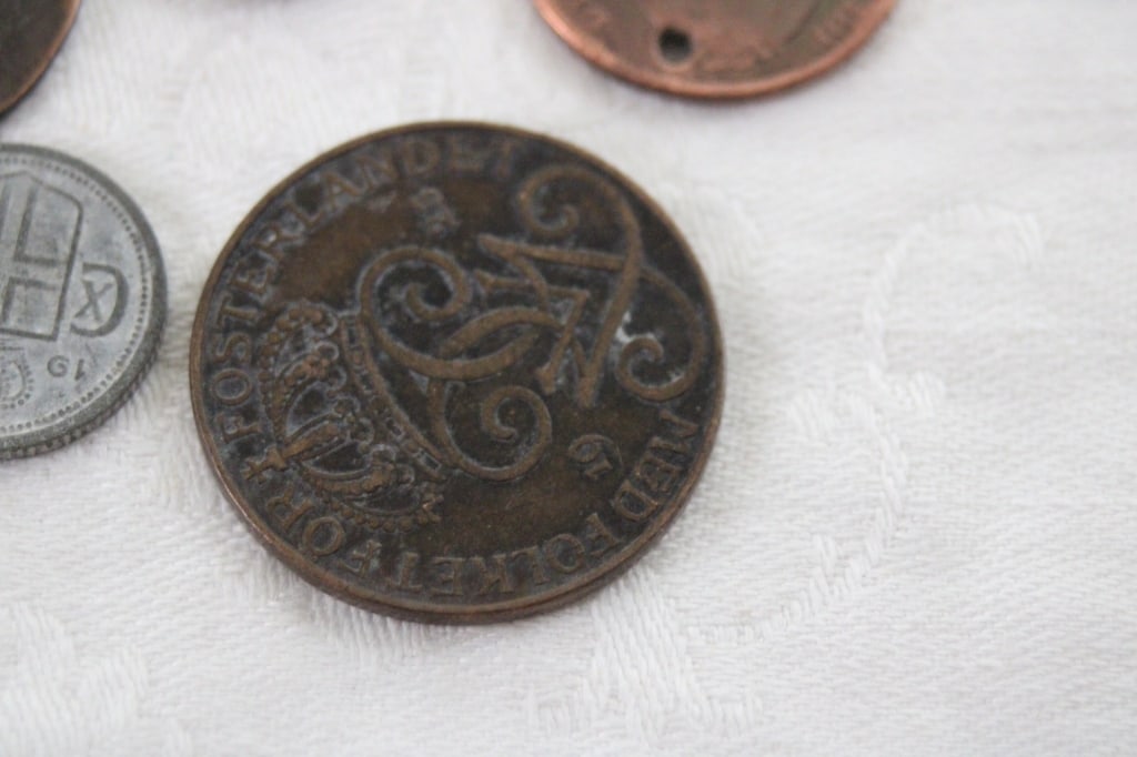 15 Foreign Coins - 16