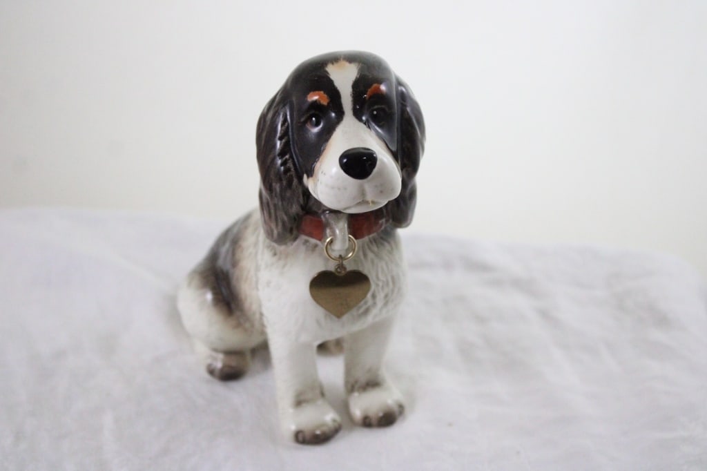 Goebel Germany Cocker Spaniel Seated Figurine 7": Goebel Germany Cocker Spaniel Seated Figurine 7" - Has Collar and Gold Heart attached to his collar. Lot Size 8" x 8" x 4". 1 Lb. All information and photos are intended to be as accurate as poss