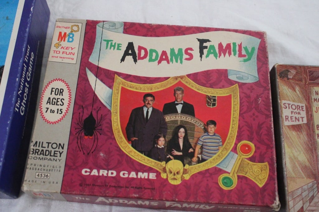 The Addams Family & 2 Other Vintage Games - 4