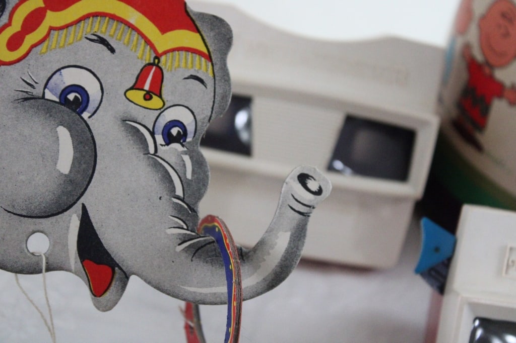 Viewmaster Charlie Brown, Elephant Game & More - 17