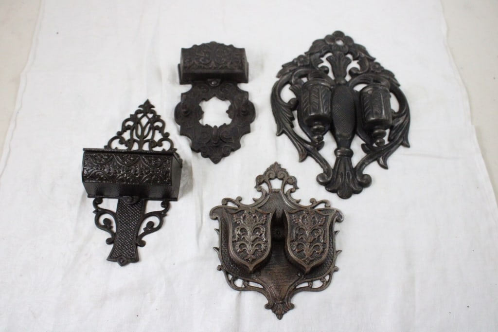 4 Cast Iron Match Stick Holders Safes (1 of 18)
