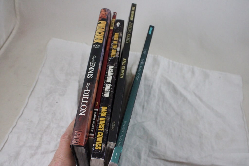 5 Erotica Comic Books - 13
