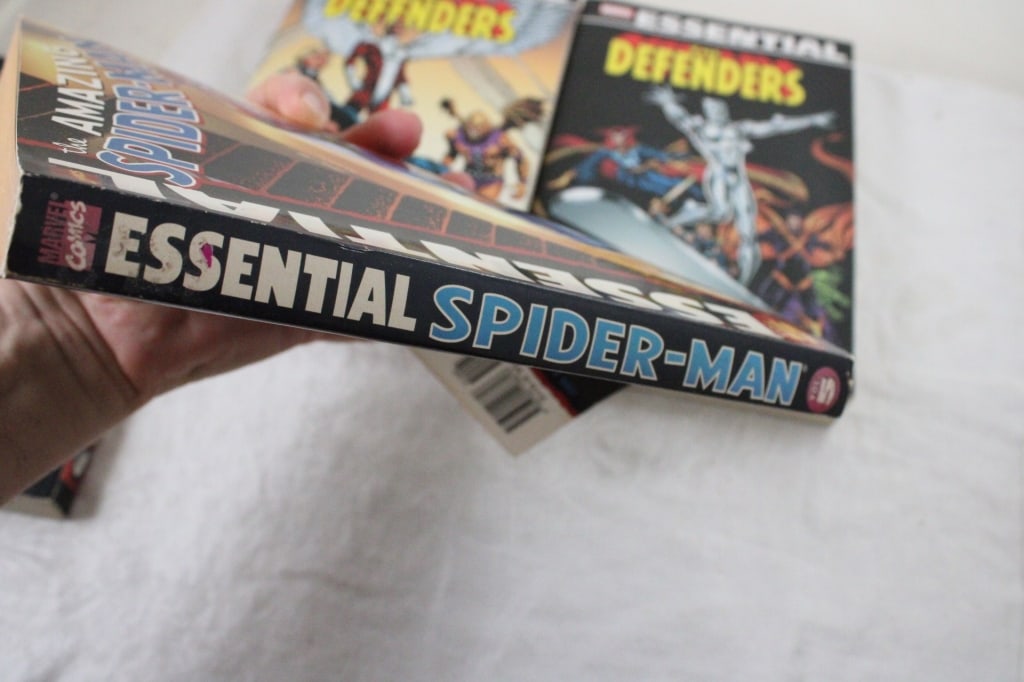 4 Marvel Super Hero's Comic Book ESSENTIALS - 11