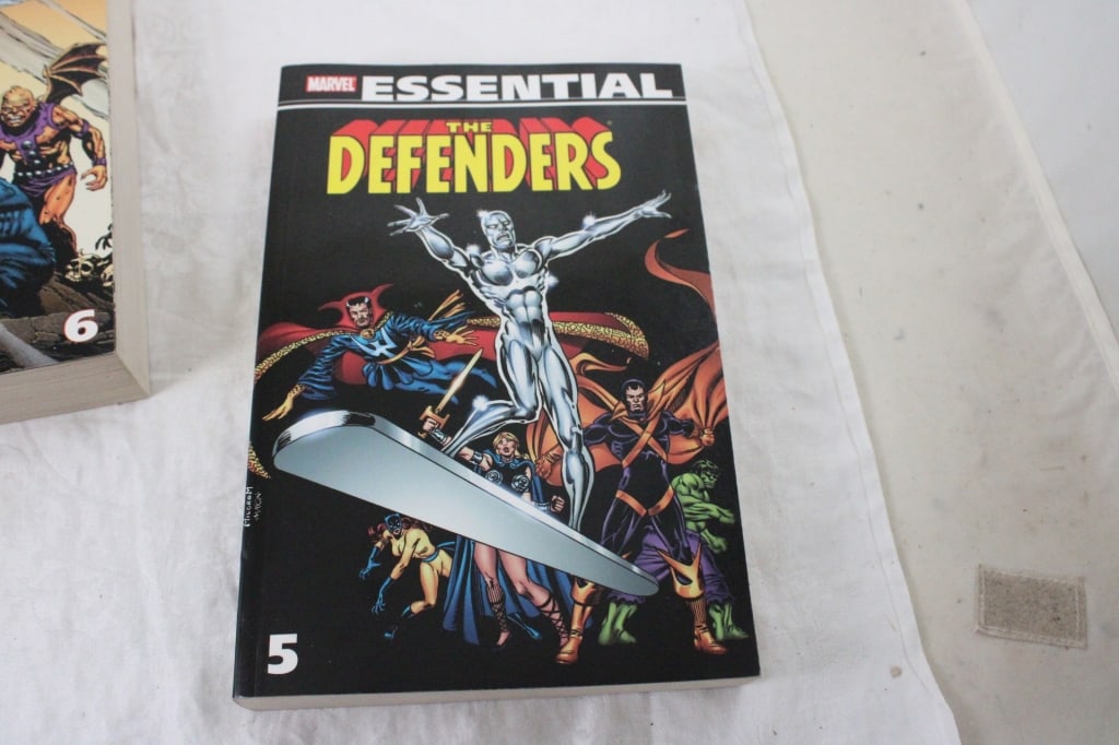 4 Marvel Super Hero's Comic Book ESSENTIALS - 12
