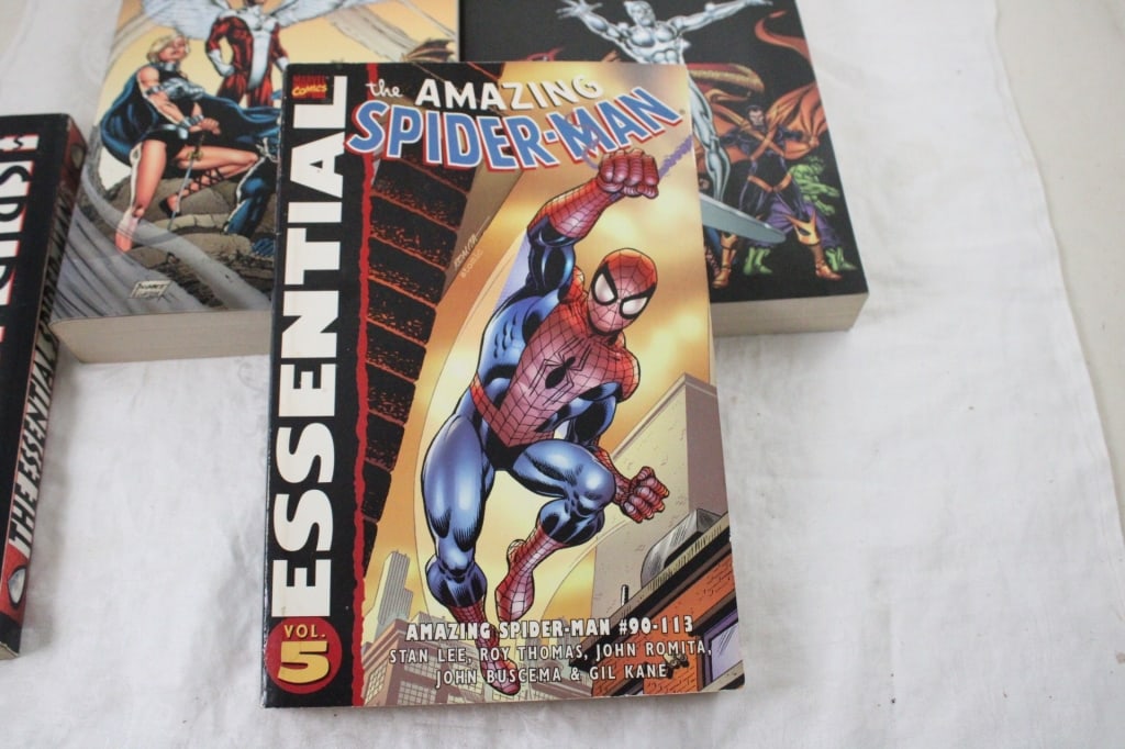 4 Marvel Super Hero's Comic Book ESSENTIALS - 7