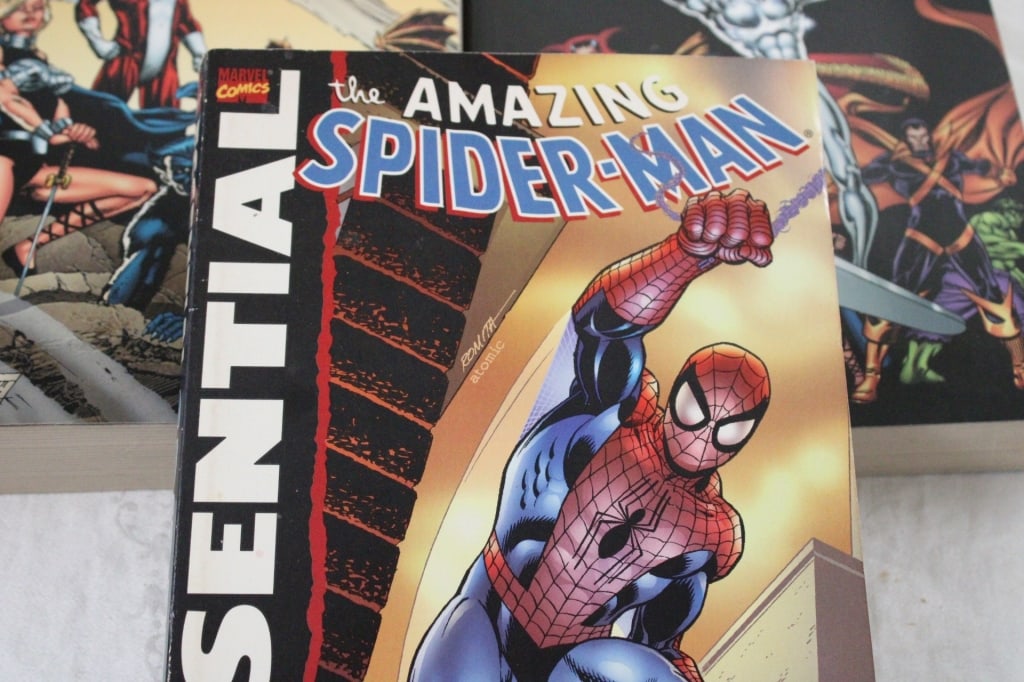 4 Marvel Super Hero's Comic Book ESSENTIALS - 8