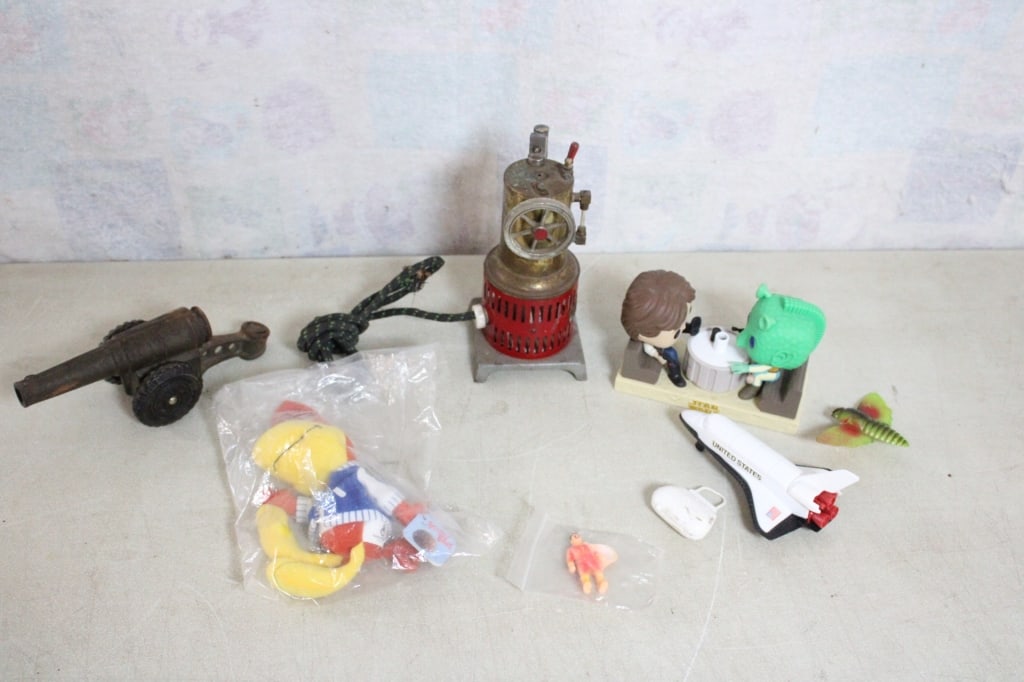 3 Weeden Steam Engine, Cast Iron Cannon & More: 3 Weeden Steam Engine, Cast Iron Cannon & More - Cocoa Puffs Premium SUNNY CUCKOO BIRD vintage toy still in package, FUNKO Star Wars toys, Lot Size 12" x 10" x 10". 5 Lbs. All information and pho