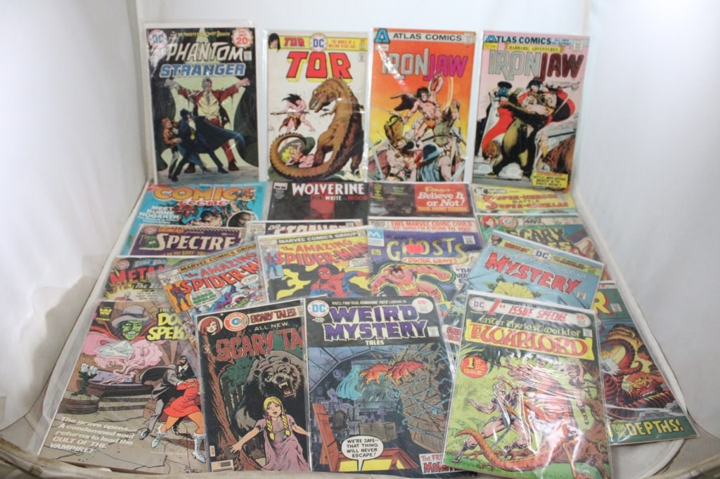 26 Super Hero's, Weird & Scary Comic Books: 26 Super Hero's, Weird & Scary Comic Books - 12 Cent, 20 Cent, 25 Cent, 30 Cent, 35 Cent, 50 Cent and up. Lot Size 11" x 9" x 4". 4 Lbs. All information and photos are intended to be as accurate 