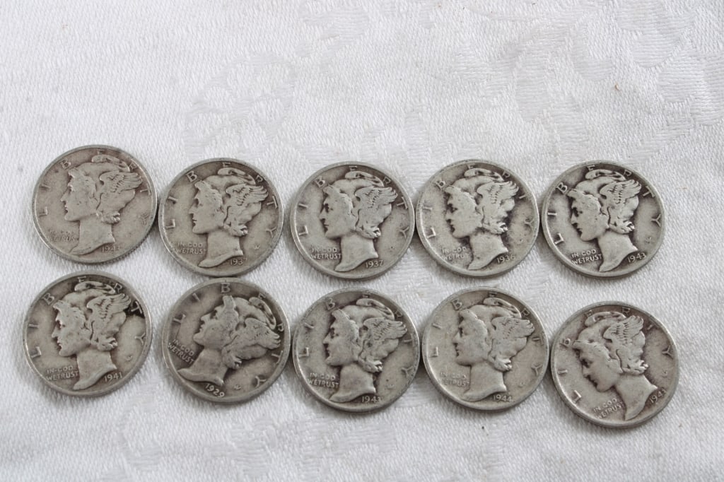 10 Silver Mercury Dimes: 10 Silver Mercury Dimes - Lot Size 3" x 2" x 1". .5 Lb. All information and photos are intended to be as accurate as possible, but errors are possible. No item may be returned or refused bas