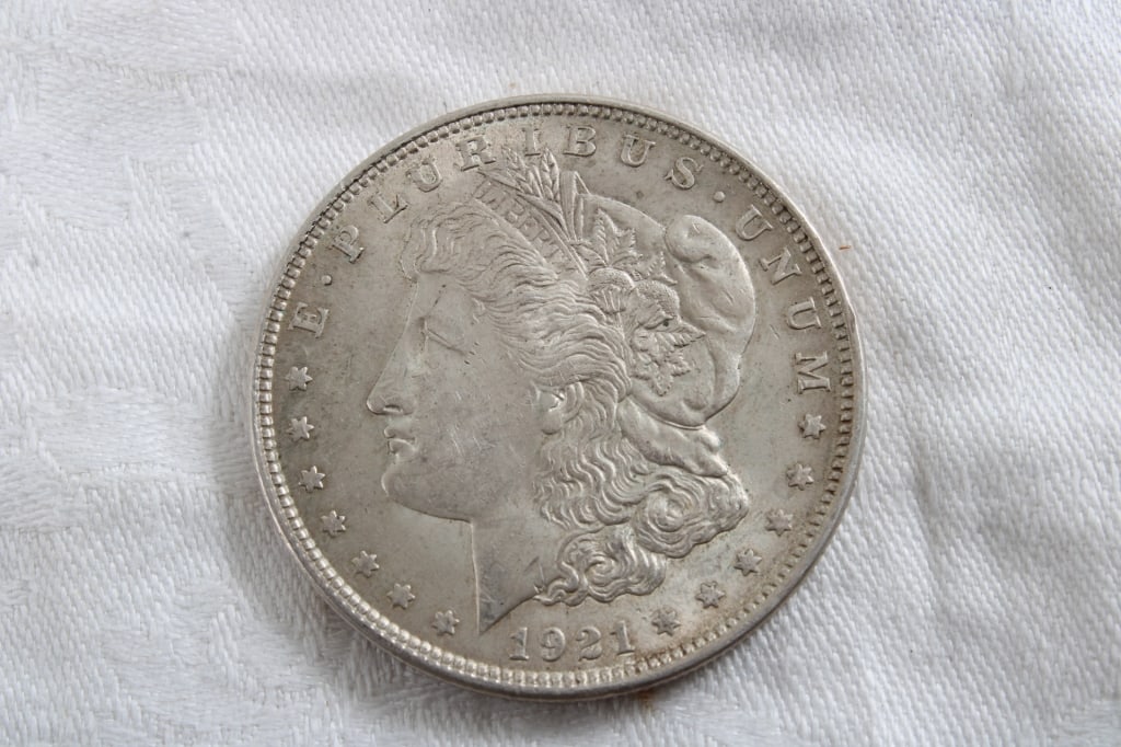 1921 Morgan Silver Dollar: 1921 Morgan Silver Dollar - Lot Size 3" x 3" x 1". .5 Lb. All information and photos are intended to be as accurate as possible, but errors are possible. No item may be returned or refused