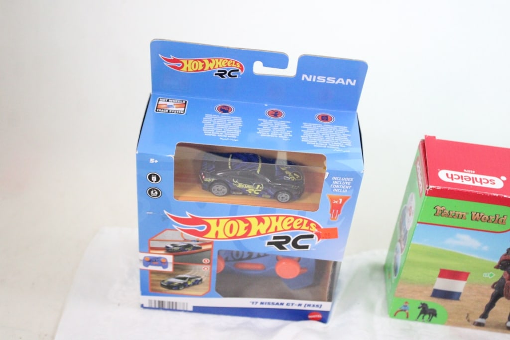 Squirt S&P & Shaker, Hot Wheels & Schleich Toy - 13