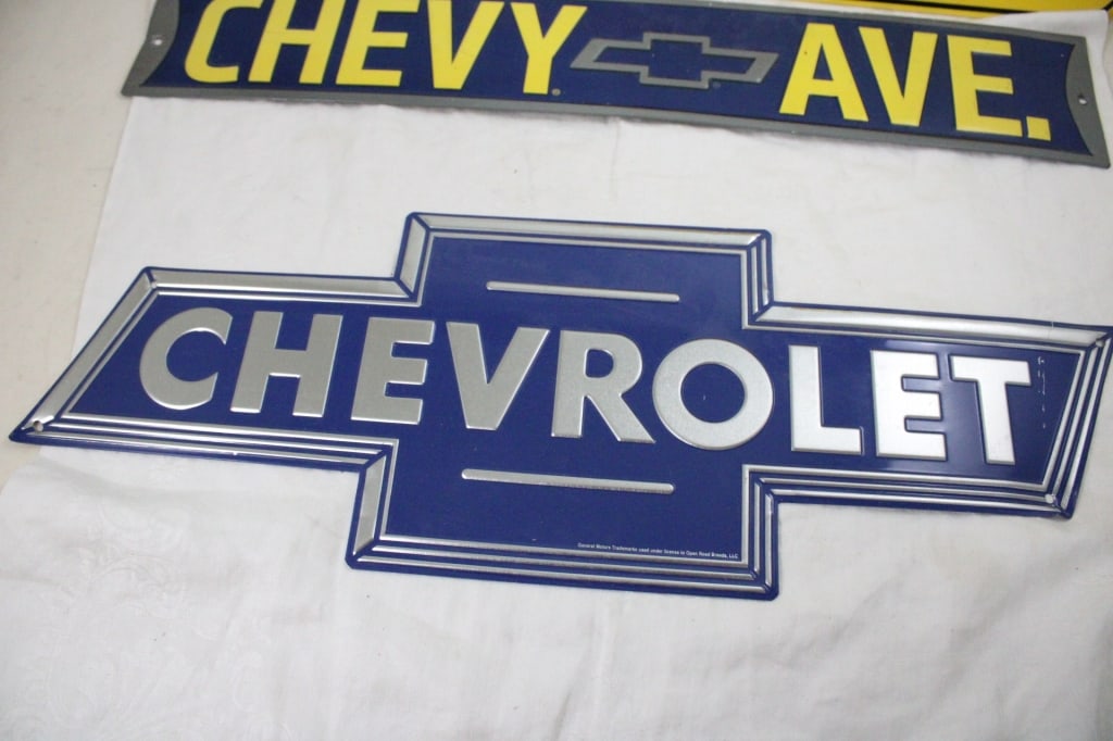 2 Chevy Signs, Knickerbocker Target & More - 11