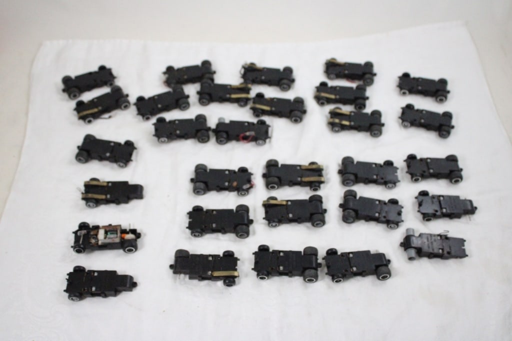 Large Lot of Slot Car Chassis: Large Lot of Slot Car Chassis - Lot Size 6" x 6" x 6". 2 Lbs. All information and photos are intended to be as accurate as possible, but errors are possible. No item may be returned or
