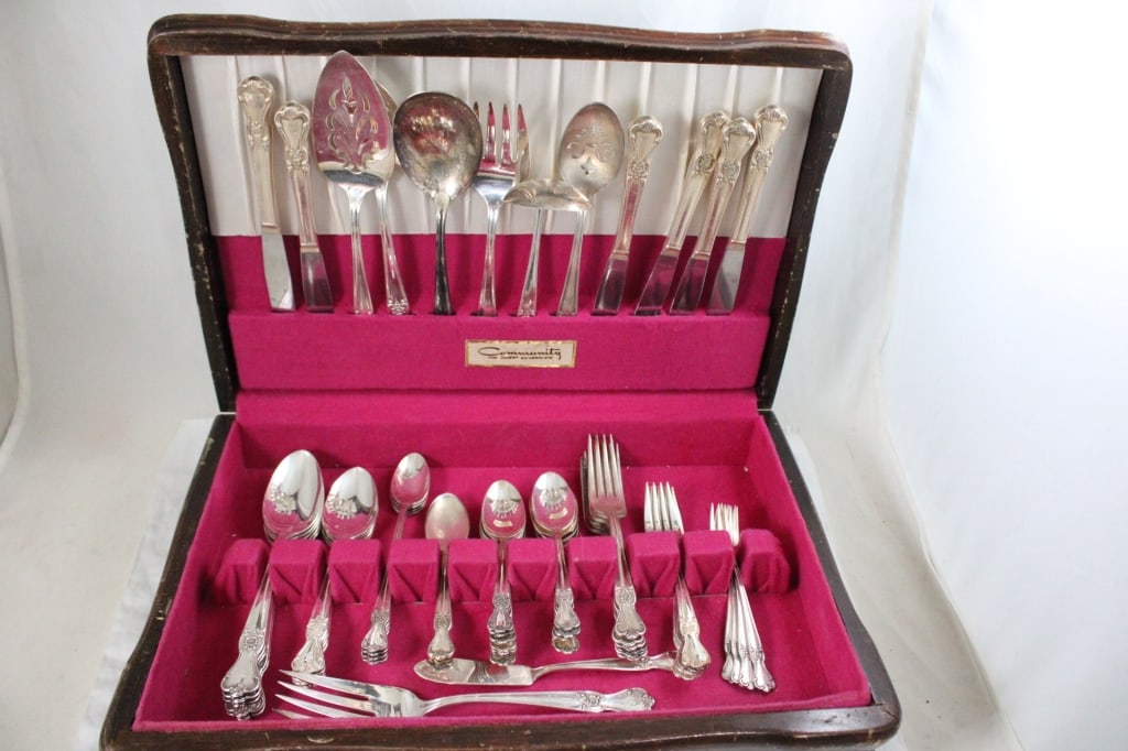 56 Piece Set Old Company Silver Plate Flatware: 56 Piece Set Old Company Silver Plate Flatware - Monogram "C". Lot Size 17" x 12" x 4". 10 Lbs. All information and photos are intended to be as accurate as possible, but errors are possible. No
