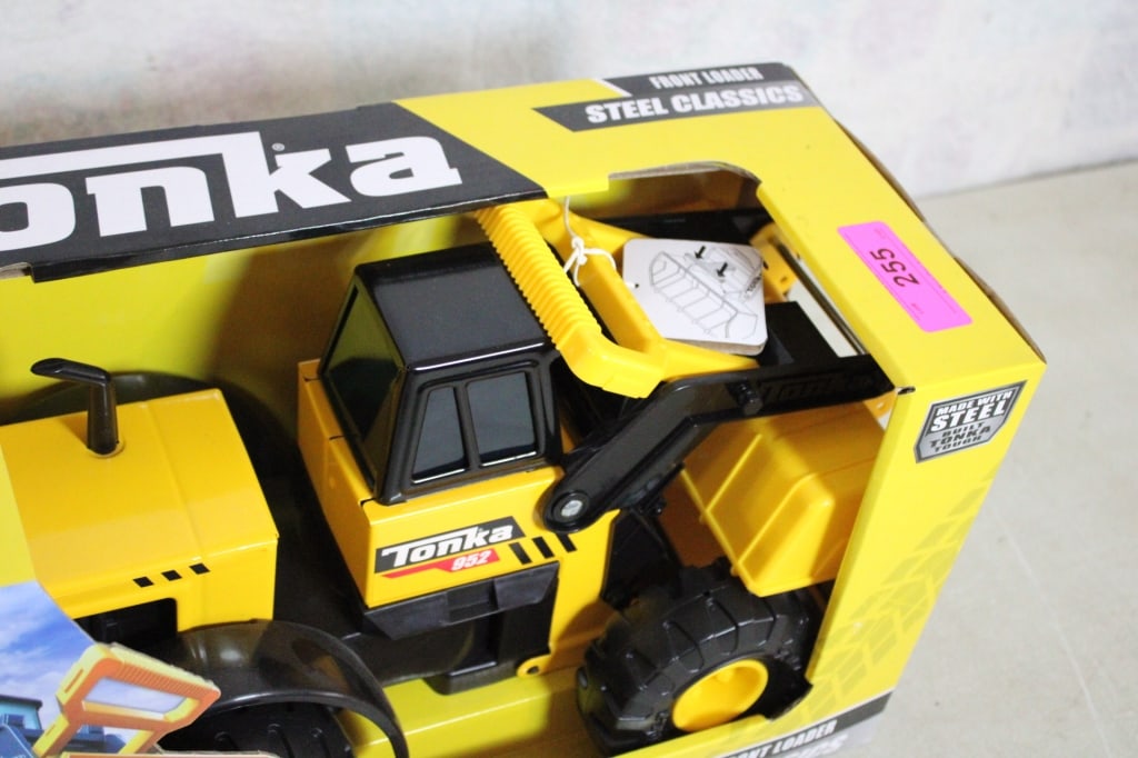 Tonka Front Loader #952 Steel Chassis New in Box - 2