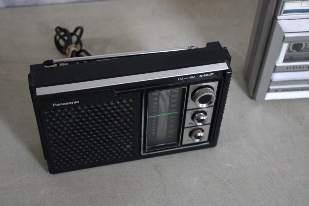 3 Portable Radios -Panasonic & G.E. - 10