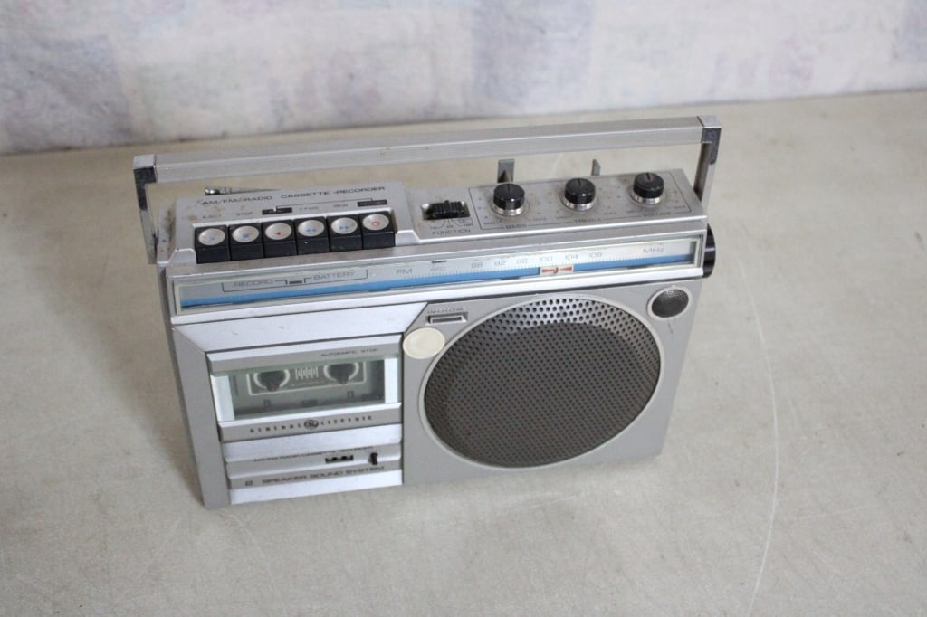 3 Portable Radios -Panasonic & G.E. - 18