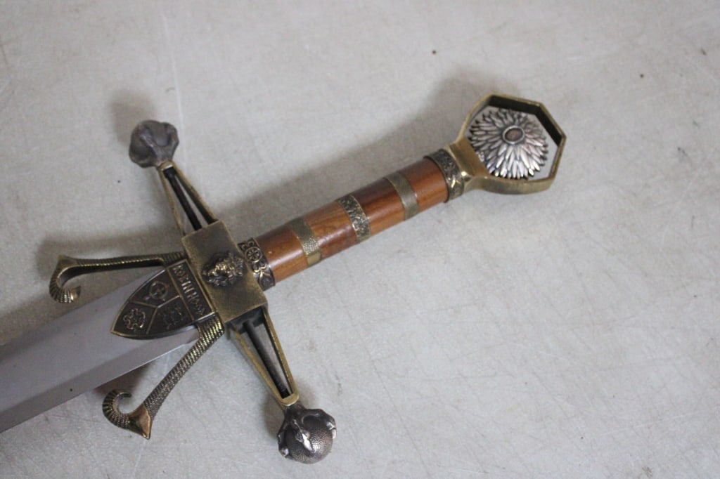 46" Replica Robin Hood Prince of Thieves Sword - 11