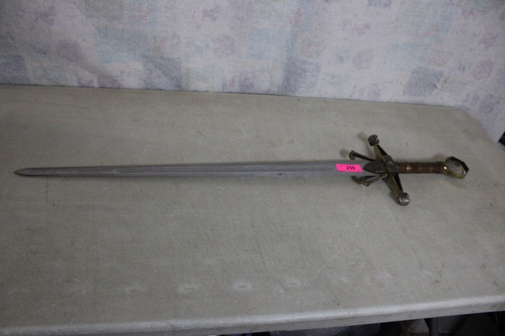 46" Replica Robin Hood Prince of Thieves Sword: 46" Replica Robin Hood Prince of Thieves Sword - Lot Size 46" x 10" x 3". 6 Lbs. All information and photos are intended to be as accurate as possible, but errors are possible. No item may b