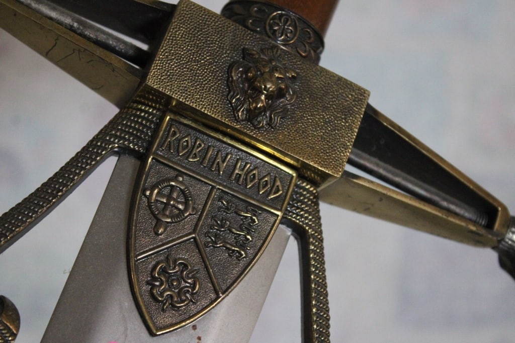 46" Replica Robin Hood Prince of Thieves Sword - 7