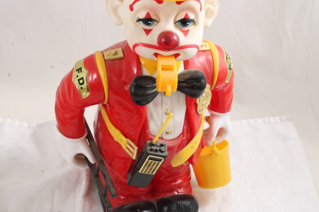 Bump'n Benny Clown, Patriotic Elephant Figure - 10