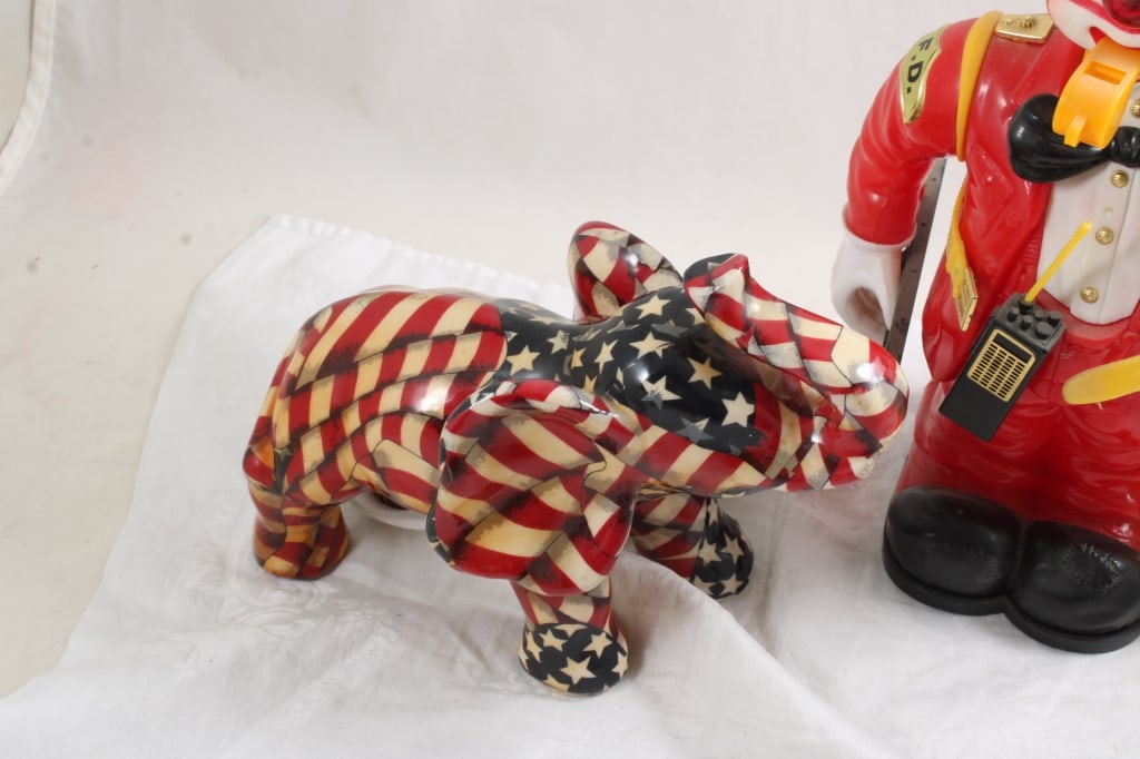 Bump'n Benny Clown, Patriotic Elephant Figure - 3