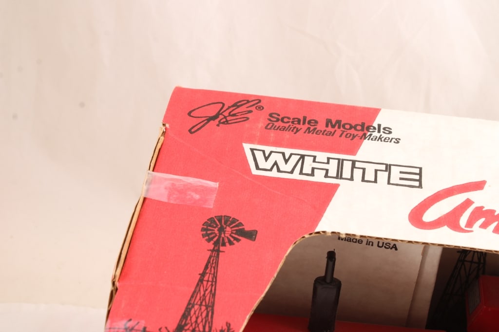 White American 60 Tractor 1:16 Scale 1st Ed. Ertl - 2