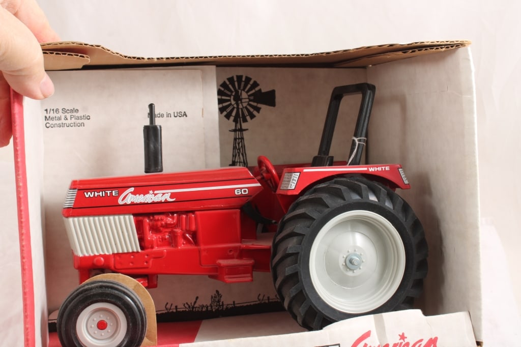 White American 60 Tractor 1:16 Scale 1st Ed. Ertl - 4
