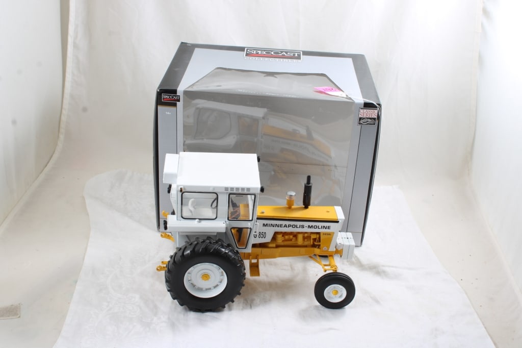 Spec Cast Mpls. Moline G850 SCT756 Tractor in Box (1 of 11)