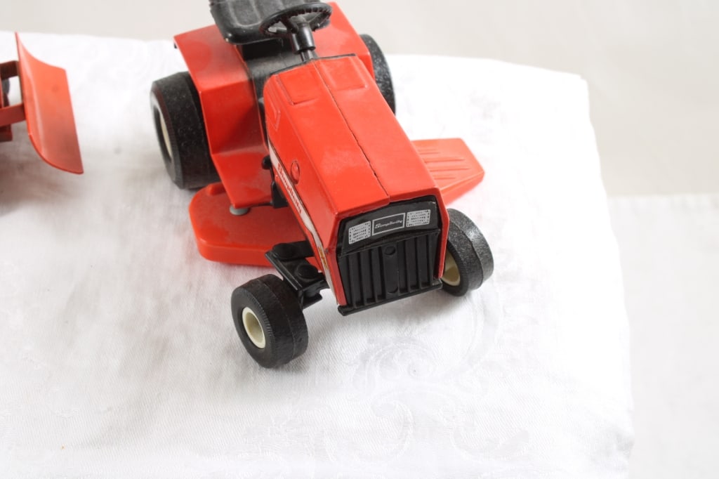Allis Chalmers & Simplicity Lawn Tractors - 10