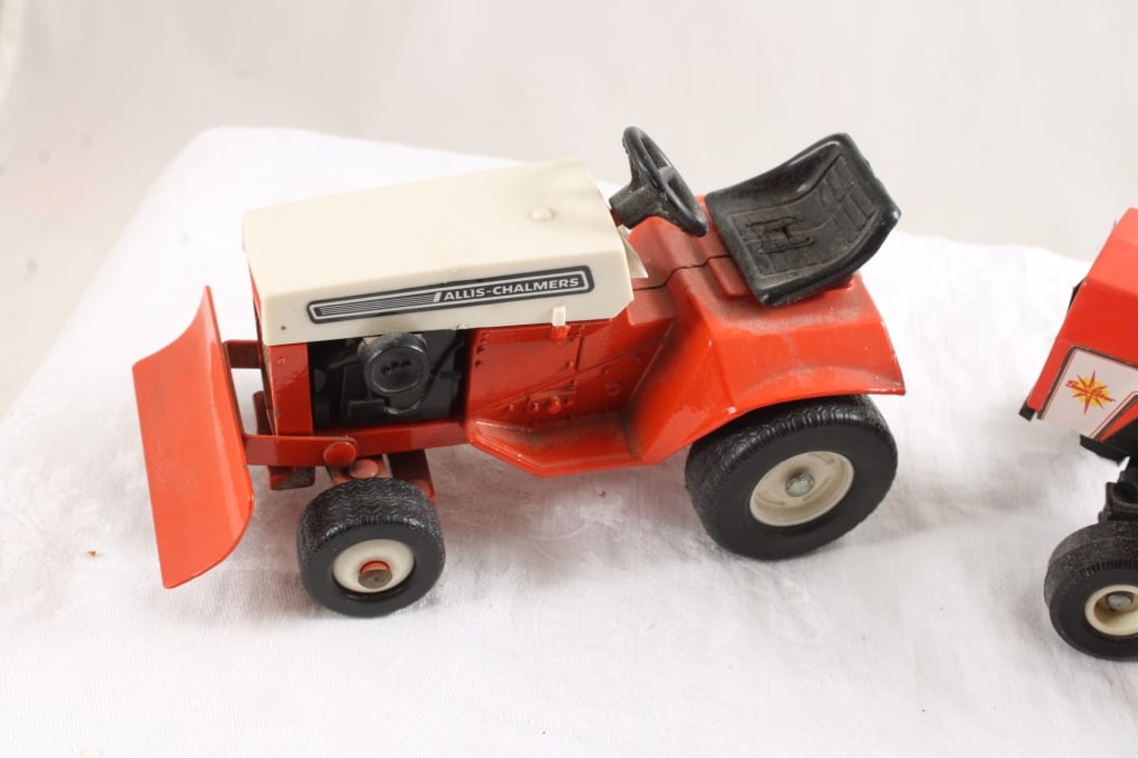 Allis Chalmers & Simplicity Lawn Tractors - 2