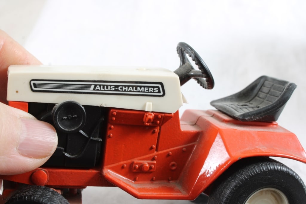 Allis Chalmers & Simplicity Lawn Tractors - 3