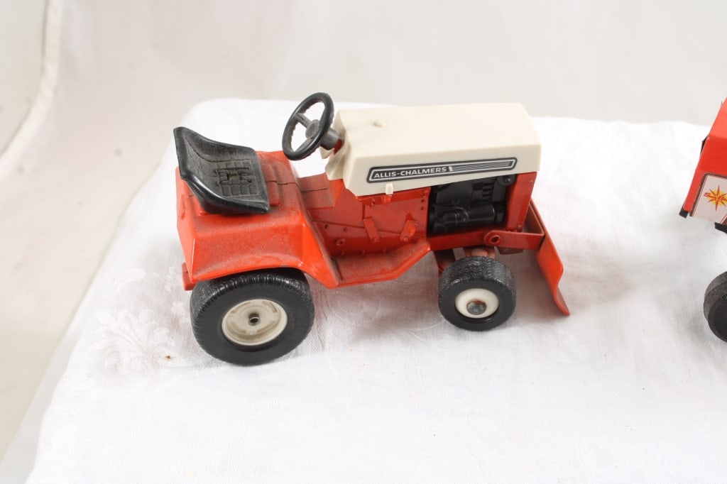 Allis Chalmers & Simplicity Lawn Tractors - 5
