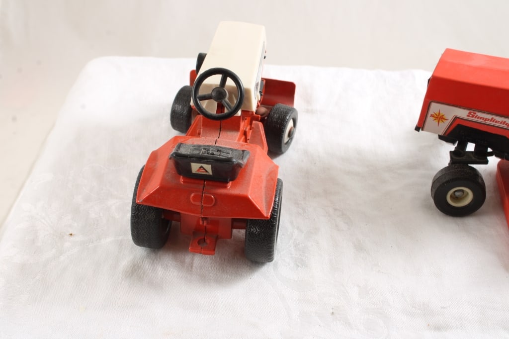 Allis Chalmers & Simplicity Lawn Tractors - 6