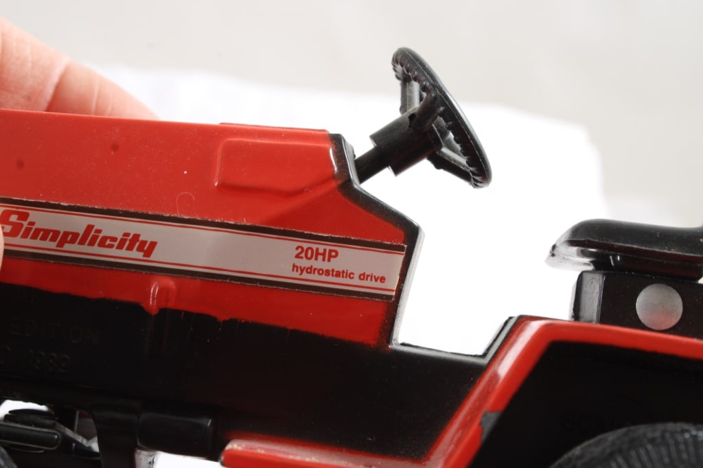 Allis Chalmers & Simplicity Lawn Tractors - 9