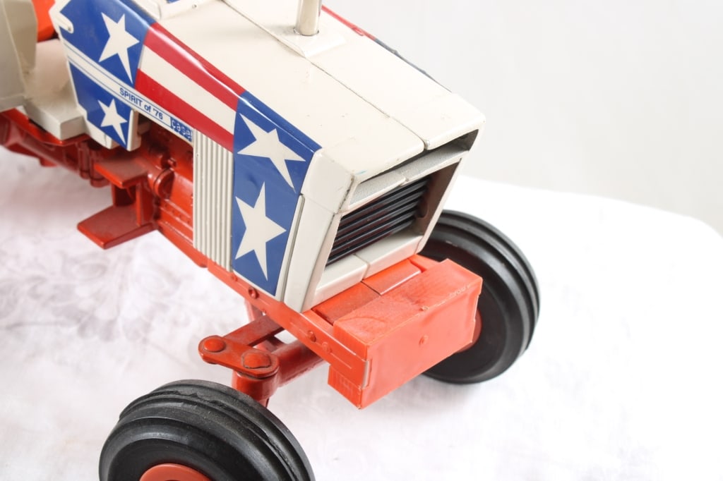 Ertl Case Spirit of 76 Agri King Tractor & Pen - 15