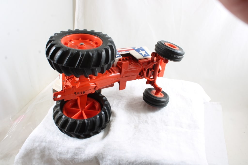Ertl Case Spirit of 76 Agri King Tractor & Pen - 16
