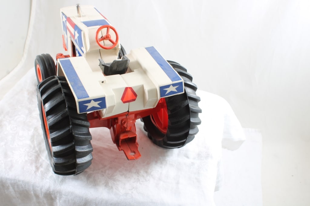 Ertl Case Spirit of 76 Agri King Tractor & Pen - 6