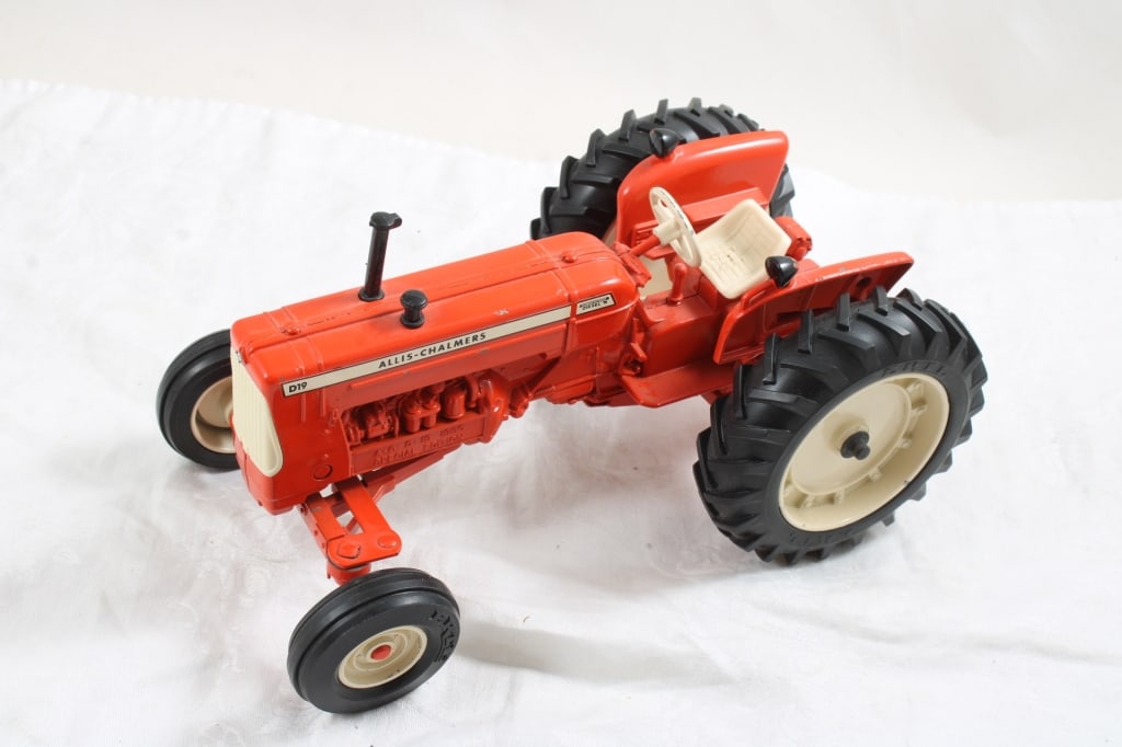 1990 Allis Chalmers Special Edition #D19 Tractor (1 of 9)