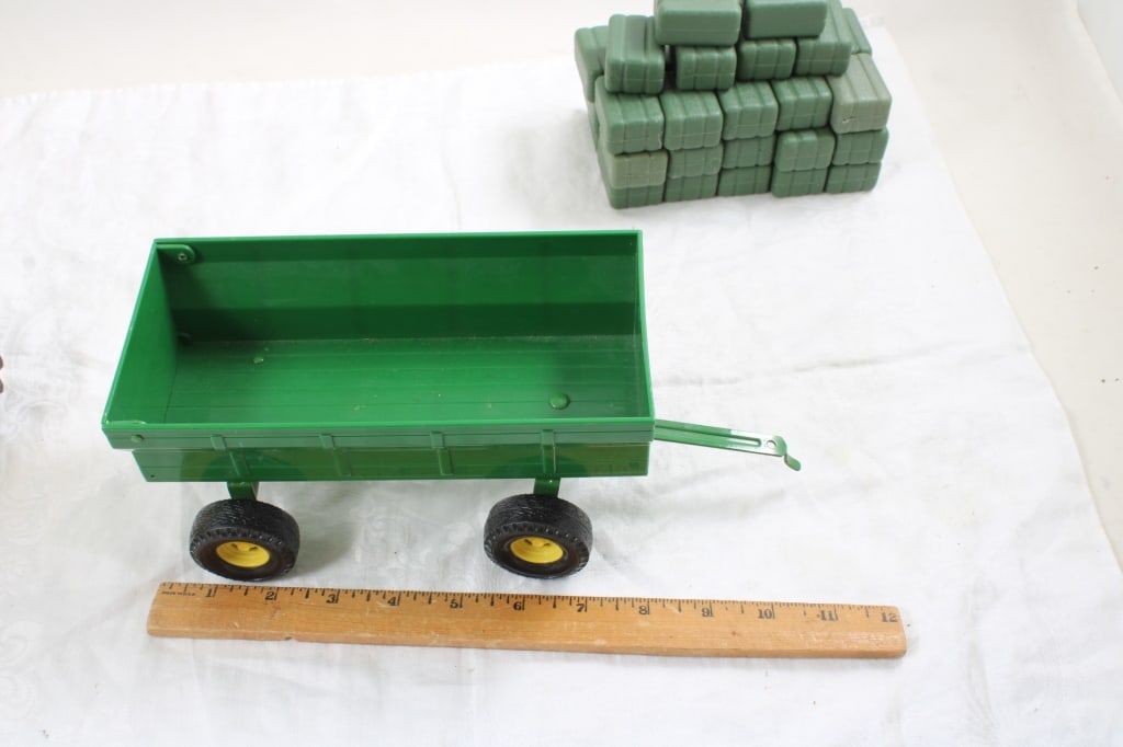 John Deere Lawn Tractor, Flare Box, 36 Hay Bales - 14