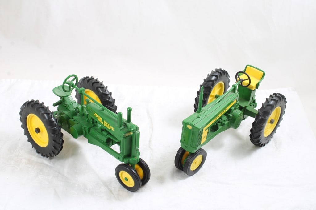 2 John Deere Tractors Model B & 520 1:16 Scale: 2 John Deere Tractors Model B & 520 1:16 Scale - Lot Size 9" x 7" x 5". 3 Lbs. All information and photos are intended to be as accurate as possible, but errors are possible. No item may be 